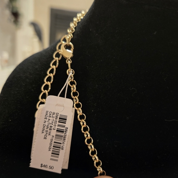 Elegant Gold Statement Necklace - Picture 6 of 6